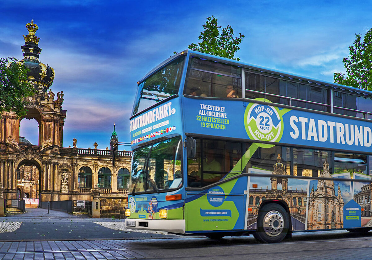 Stadtrundfahrt in Dresden Bus blaue Stunde Zwinger